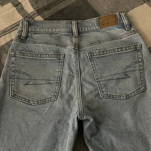 American Eagle Outfitters Women's Straight Leg Jeans in Light Blue - Picture 4 of 5